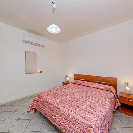 Appartamento Residenziale Trilocale 6 Posti Letto Via Sardegna San Teodoro Сан-Теодоро Екстер'єр фото