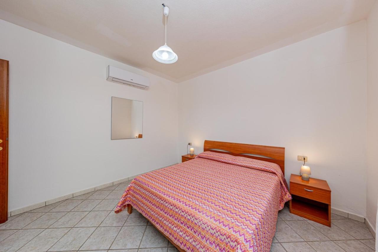 Appartamento Residenziale Trilocale 6 Posti Letto Via Sardegna San Teodoro Сан-Теодоро Екстер'єр фото